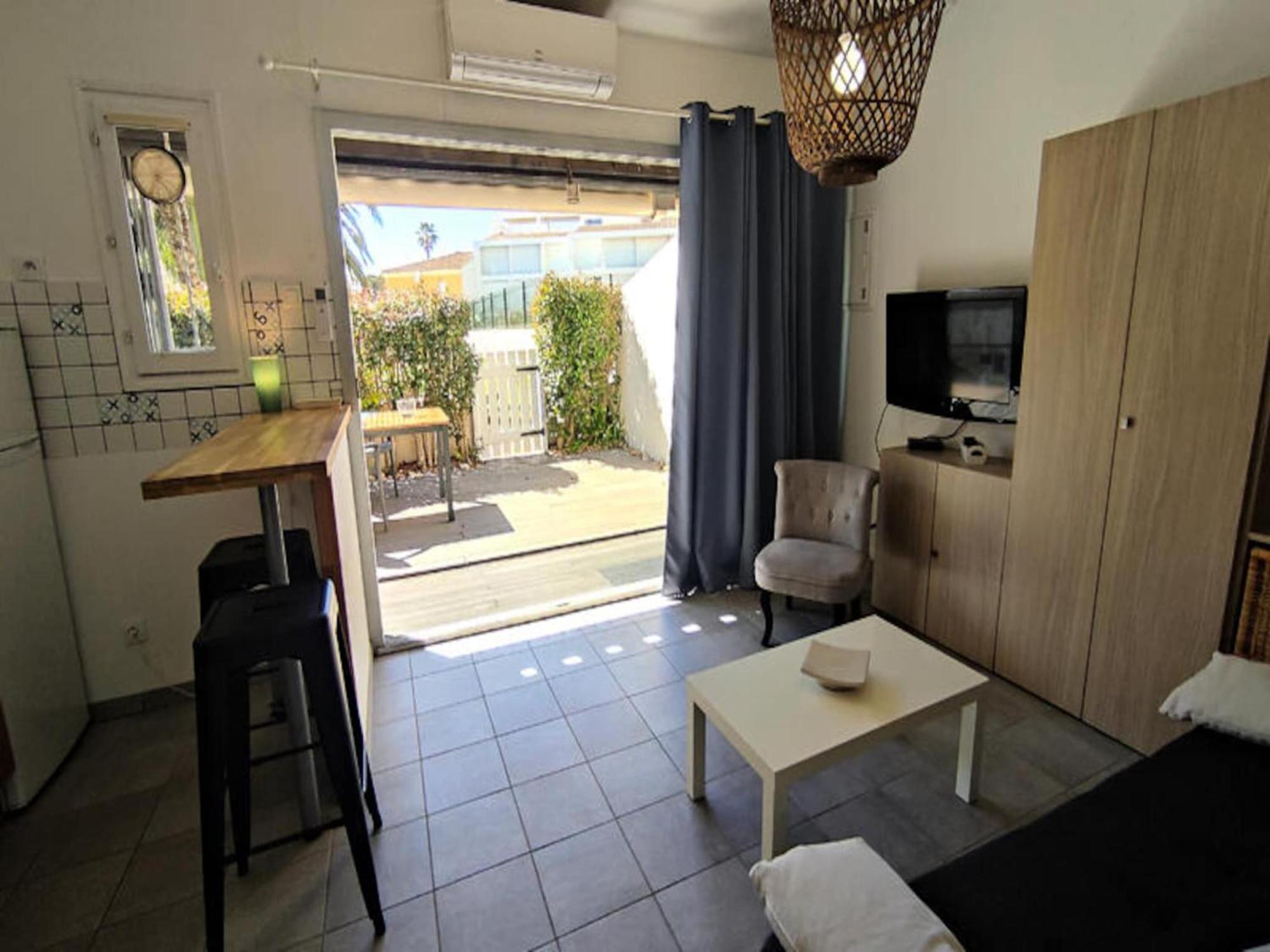 2 Rooms For 2 People Agde Bagian luar foto