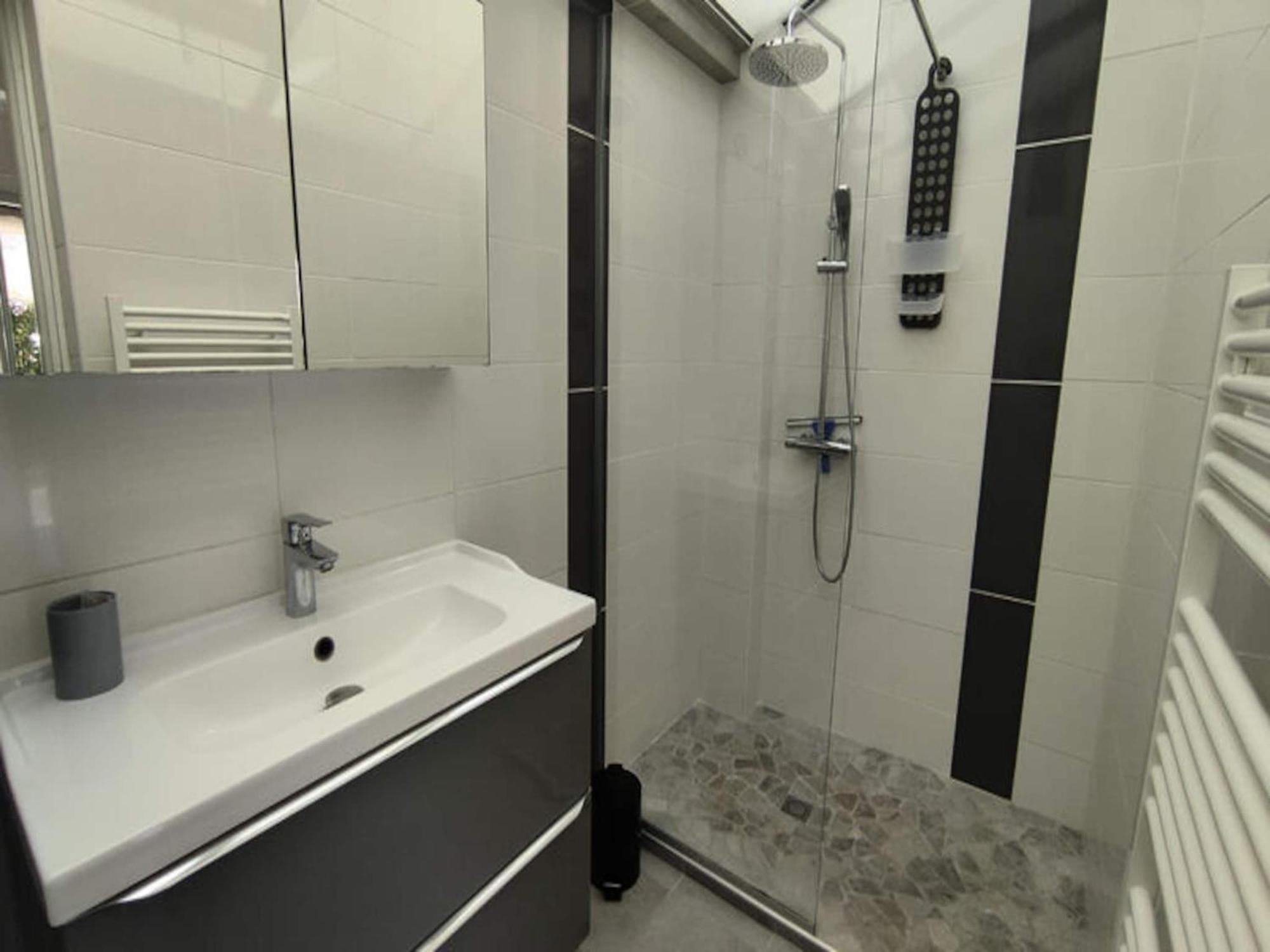 2 Rooms For 2 People Agde Bagian luar foto